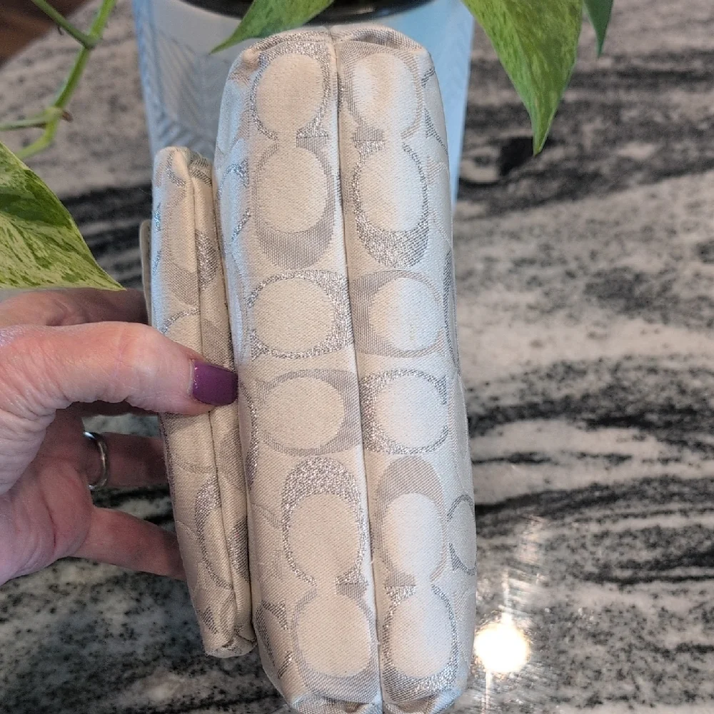 Coach VINTAGE Penelope Silver & Grey Signature Crossbody Bag - Picture 4 of 13